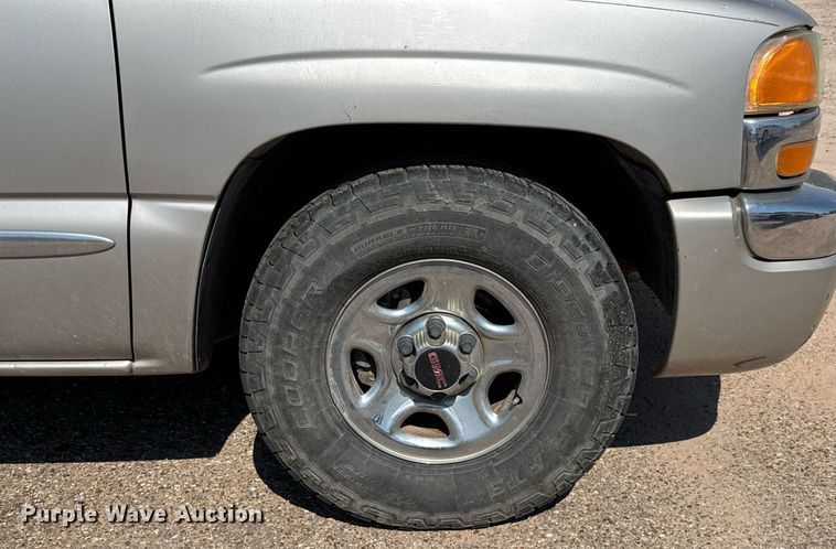 image for item EJ3105 2004 GMC Sierra 1500 Ext. Cab pickup truck