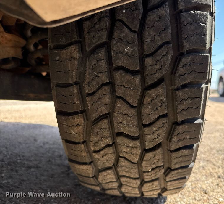 image for item EJ3105 2004 GMC Sierra 1500 Ext. Cab pickup truck