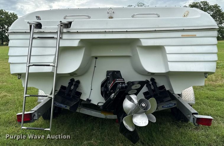 image for item EJ4808 2001 Mariah SHABAHZ boat