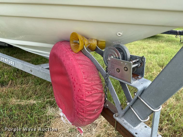 image for item EJ4808 2001 Mariah SHABAHZ boat