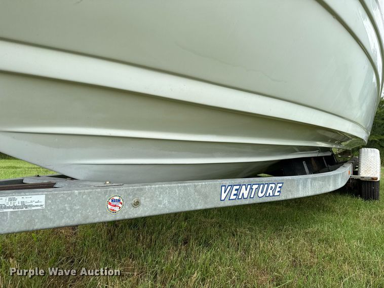 image for item EJ4808 2001 Mariah SHABAHZ boat