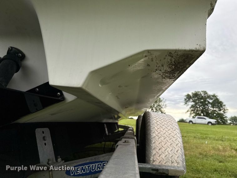 image for item EJ4808 2001 Mariah SHABAHZ boat