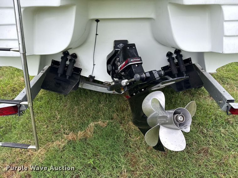 image for item EJ4808 2001 Mariah SHABAHZ boat