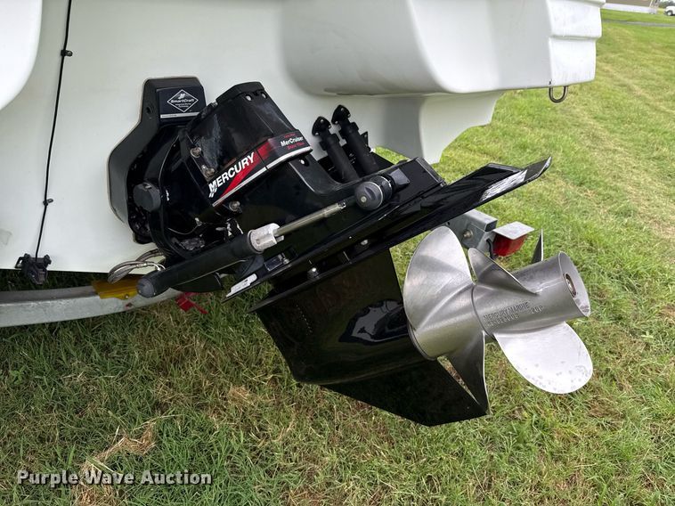 image for item EJ4808 2001 Mariah SHABAHZ boat