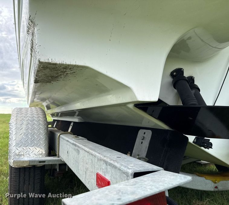 image for item EJ4808 2001 Mariah SHABAHZ boat