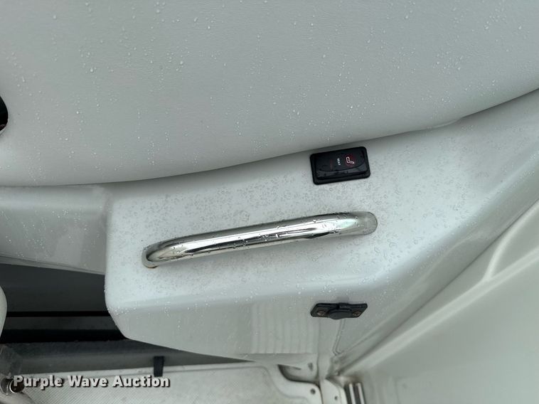 image for item EJ4808 2001 Mariah SHABAHZ boat