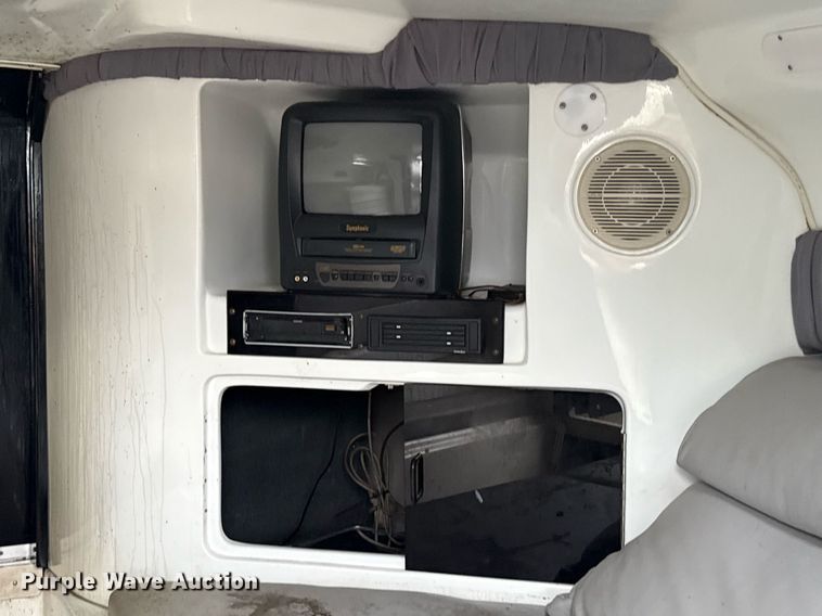 image for item EJ4808 2001 Mariah SHABAHZ boat