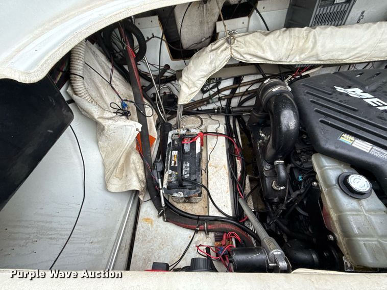 image for item EJ4808 2001 Mariah SHABAHZ boat