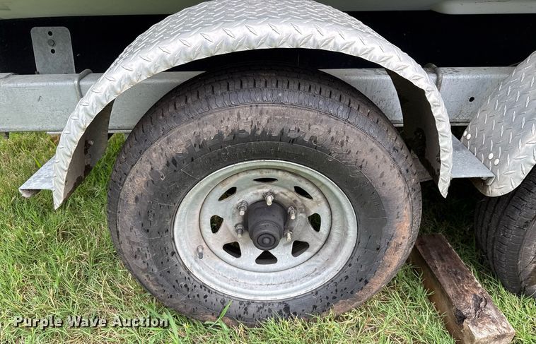 image for item EJ4808 2001 Mariah SHABAHZ boat