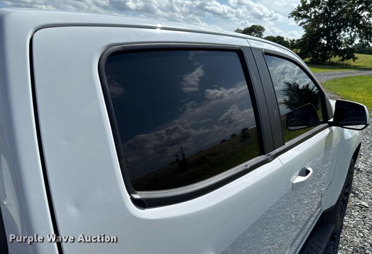 image for item EJ4812 2022 GMC Canyon Crew Cab pickup truck