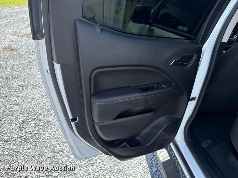 image for item EJ4812 2022 GMC Canyon Crew Cab pickup truck