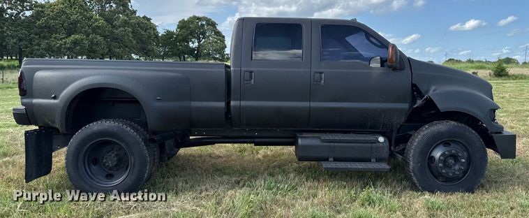 image for item EJ4814 2007 Ford F650 Crew Cab pickup truck