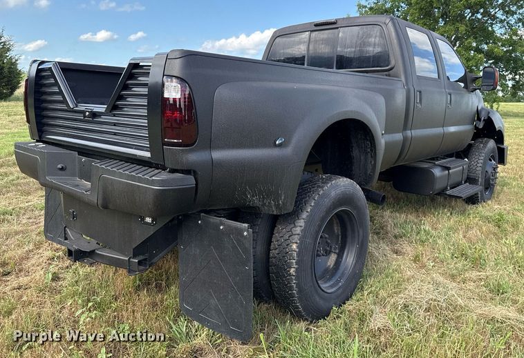 image for item EJ4814 2007 Ford F650 Crew Cab pickup truck