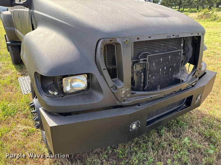 image for item EJ4814 2007 Ford F650 Crew Cab pickup truck