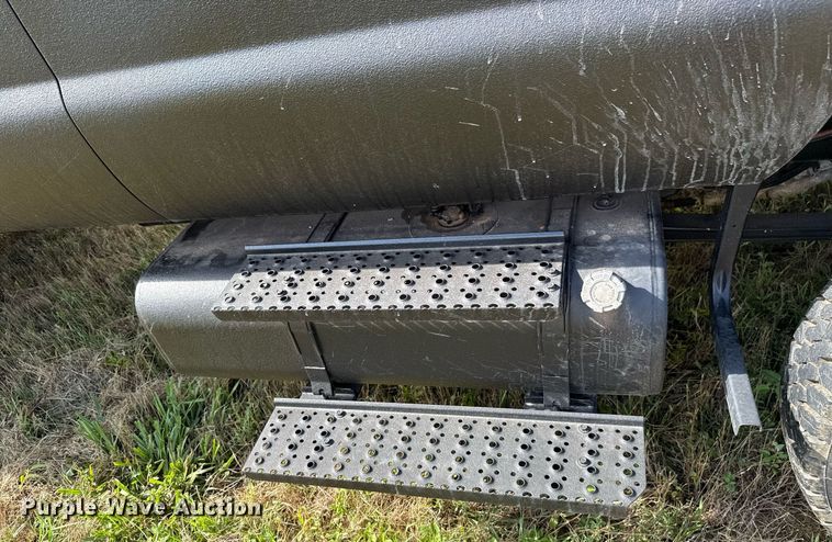 image for item EJ4814 2007 Ford F650 Crew Cab pickup truck