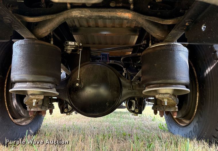 image for item EJ4814 2007 Ford F650 Crew Cab pickup truck