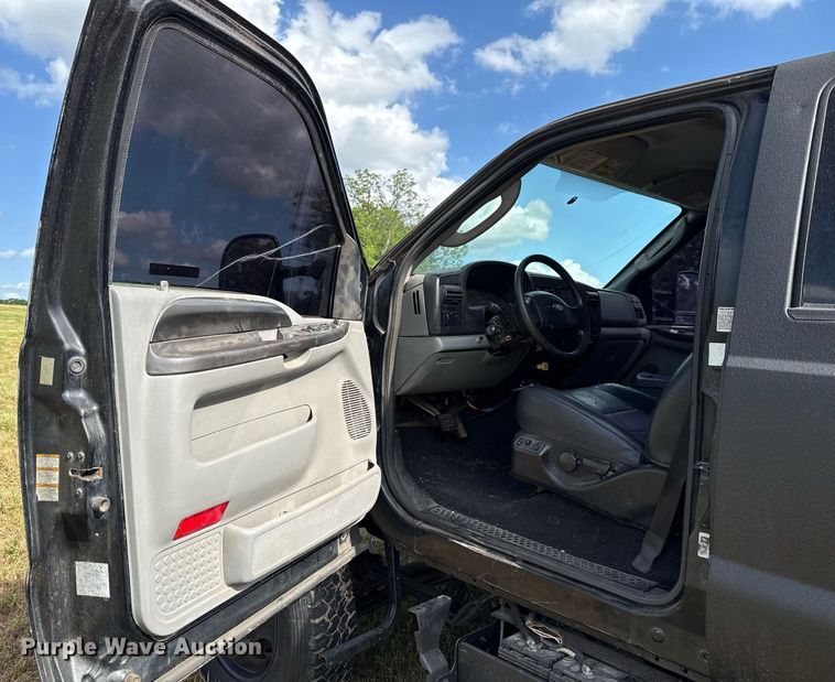 image for item EJ4814 2007 Ford F650 Crew Cab pickup truck