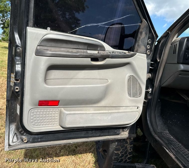 image for item EJ4814 2007 Ford F650 Crew Cab pickup truck