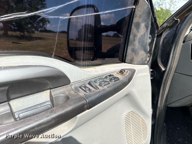 image for item EJ4814 2007 Ford F650 Crew Cab pickup truck