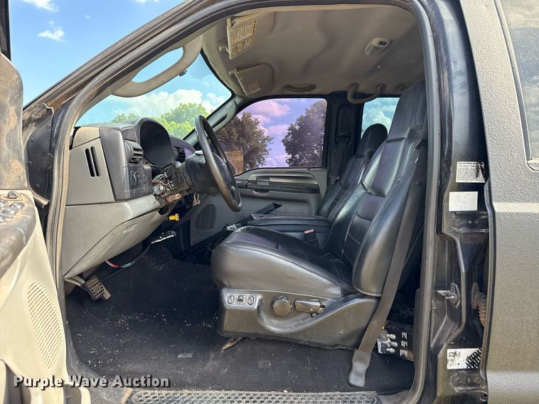 image for item EJ4814 2007 Ford F650 Crew Cab pickup truck