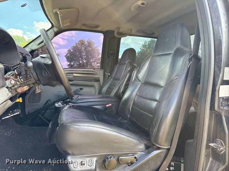 image for item EJ4814 2007 Ford F650 Crew Cab pickup truck