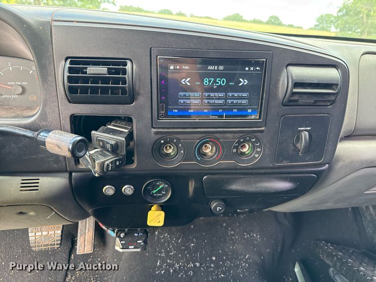 image for item EJ4814 2007 Ford F650 Crew Cab pickup truck