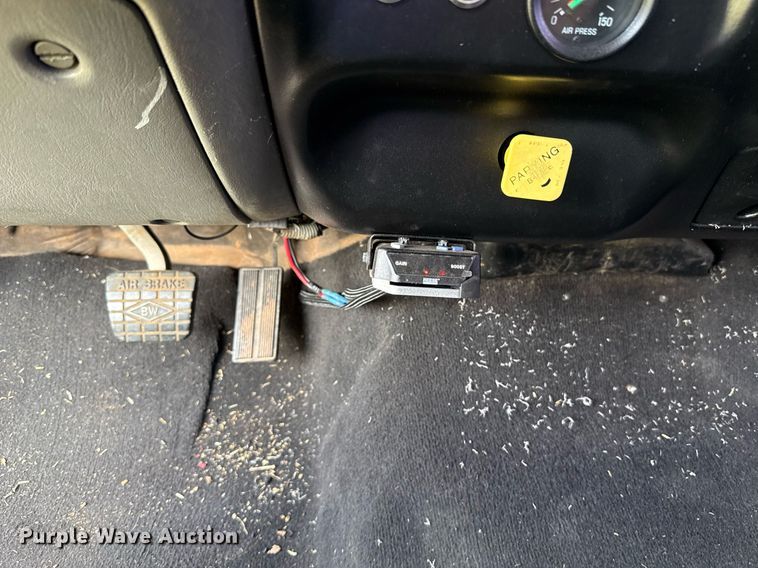 image for item EJ4814 2007 Ford F650 Crew Cab pickup truck