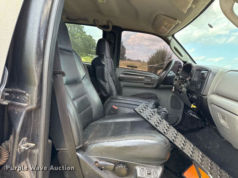 image for item EJ4814 2007 Ford F650 Crew Cab pickup truck