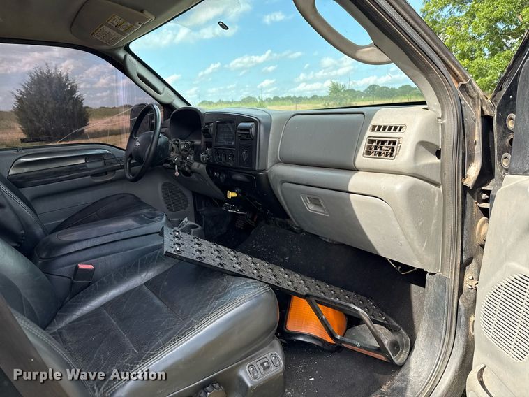 image for item EJ4814 2007 Ford F650 Crew Cab pickup truck