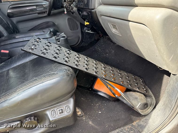 image for item EJ4814 2007 Ford F650 Crew Cab pickup truck