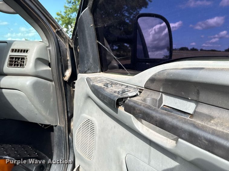 image for item EJ4814 2007 Ford F650 Crew Cab pickup truck