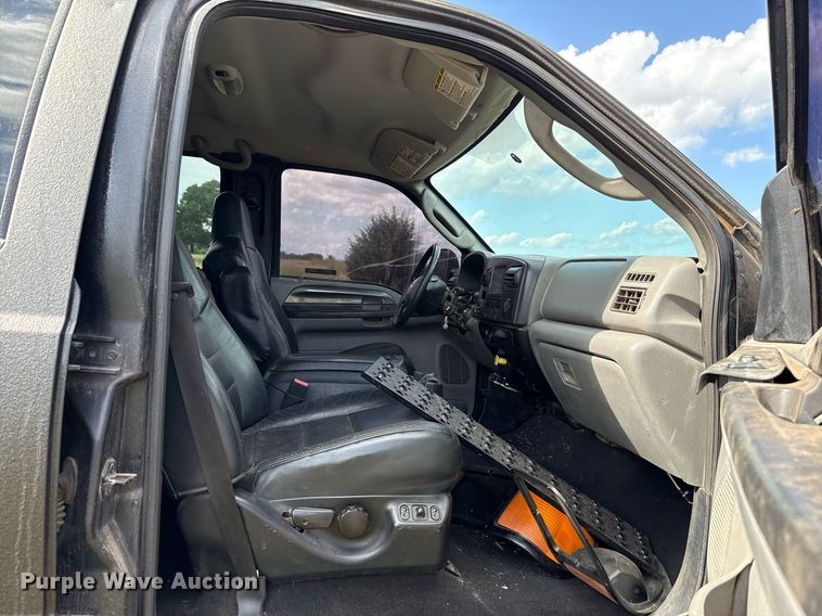 image for item EJ4814 2007 Ford F650 Crew Cab pickup truck