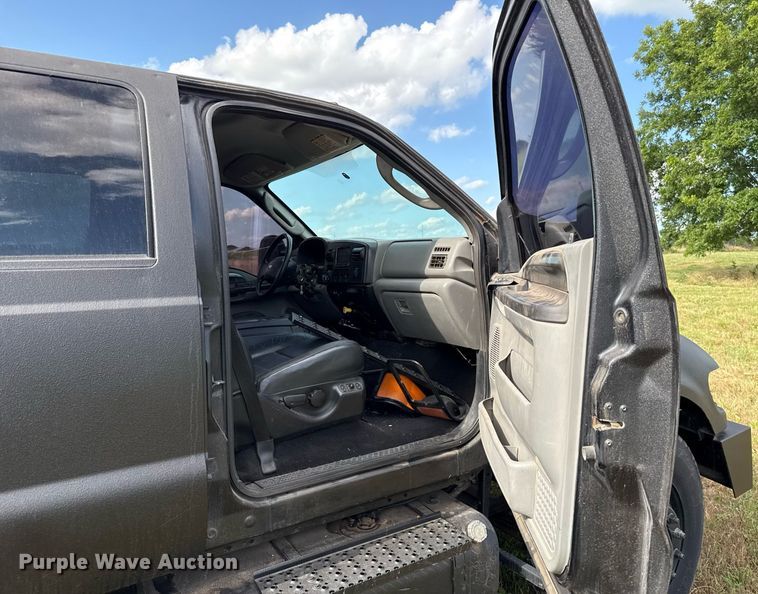 image for item EJ4814 2007 Ford F650 Crew Cab pickup truck