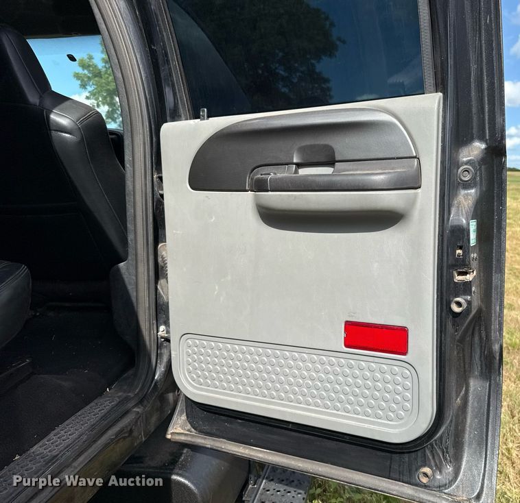 image for item EJ4814 2007 Ford F650 Crew Cab pickup truck