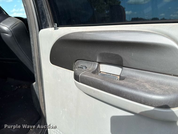 image for item EJ4814 2007 Ford F650 Crew Cab pickup truck