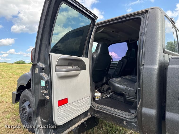 image for item EJ4814 2007 Ford F650 Crew Cab pickup truck