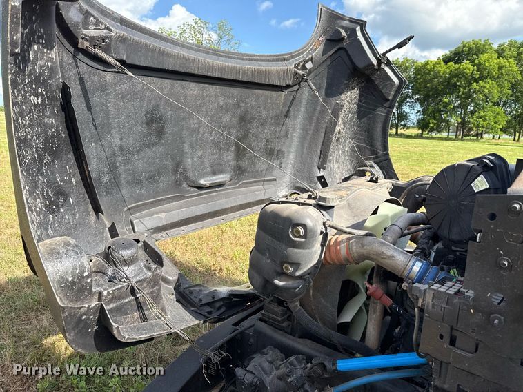 image for item EJ4814 2007 Ford F650 Crew Cab pickup truck