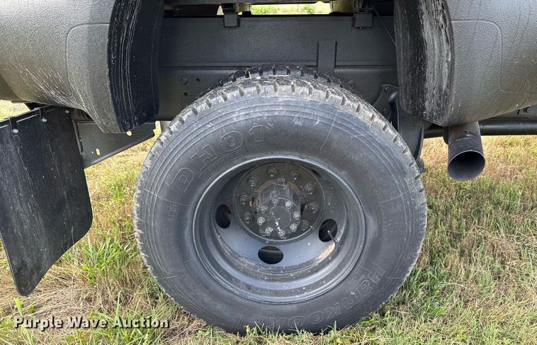 image for item EJ4814 2007 Ford F650 Crew Cab pickup truck