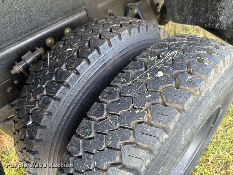 image for item EJ4814 2007 Ford F650 Crew Cab pickup truck