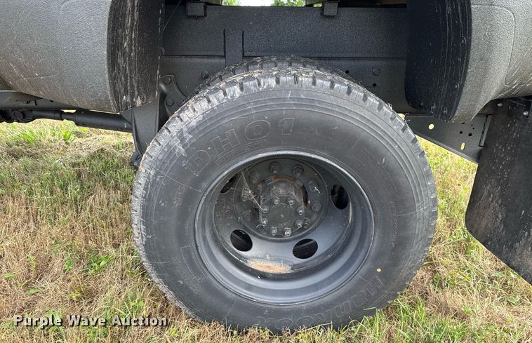 image for item EJ4814 2007 Ford F650 Crew Cab pickup truck