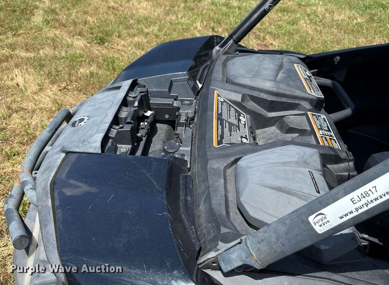 image for item EJ4817 2023 Can-Am Commander XT utility vehicle