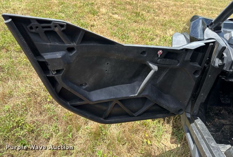 image for item EJ4817 2023 Can-Am Commander XT utility vehicle