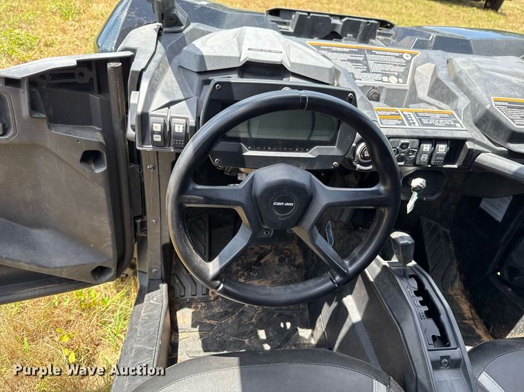 image for item EJ4817 2023 Can-Am Commander XT utility vehicle