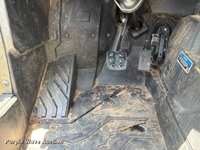 image for item EJ4817 2023 Can-Am Commander XT utility vehicle