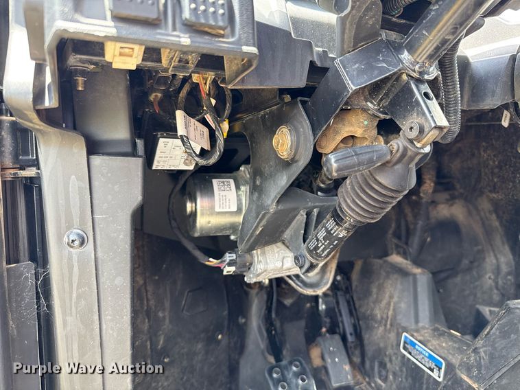 image for item EJ4817 2023 Can-Am Commander XT utility vehicle