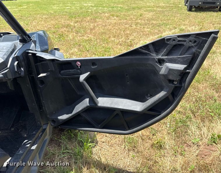 image for item EJ4817 2023 Can-Am Commander XT utility vehicle