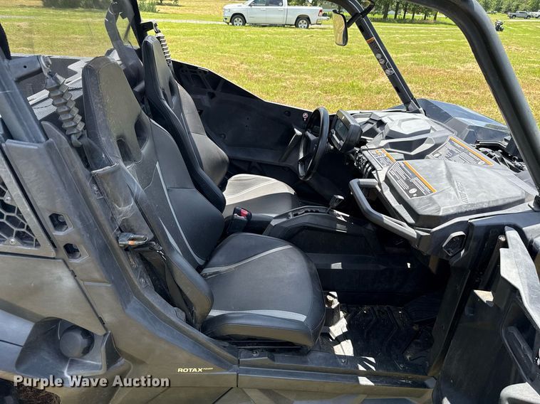 image for item EJ4817 2023 Can-Am Commander XT utility vehicle