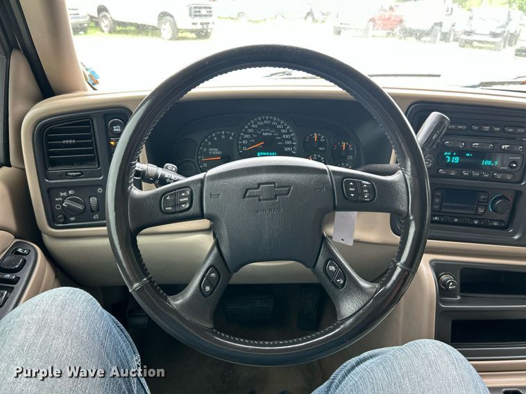 image for item EK8190 2004 Chevrolet Suburban Z71 SUV