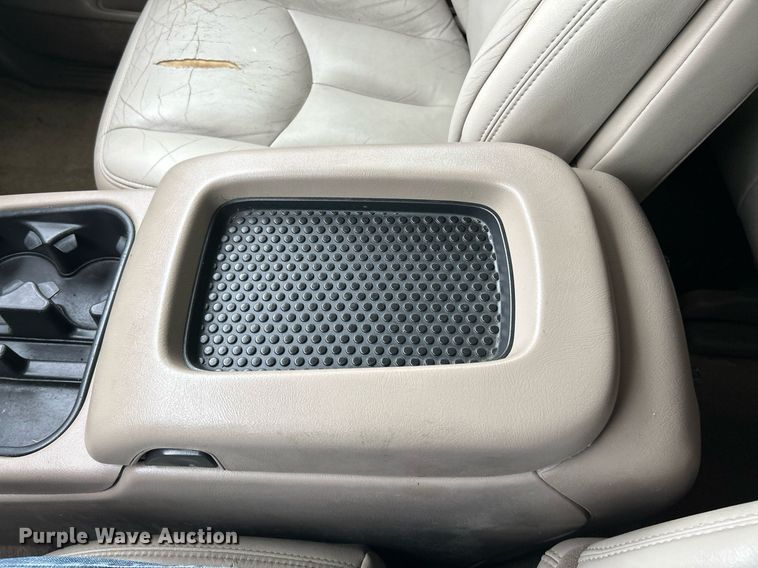 image for item EK8190 2004 Chevrolet Suburban Z71 SUV