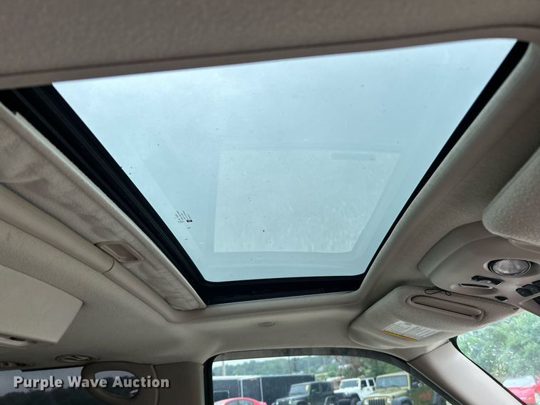 image for item EK8190 2004 Chevrolet Suburban Z71 SUV